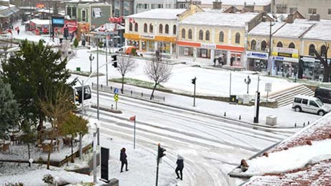 Kar değil dolu beyazı