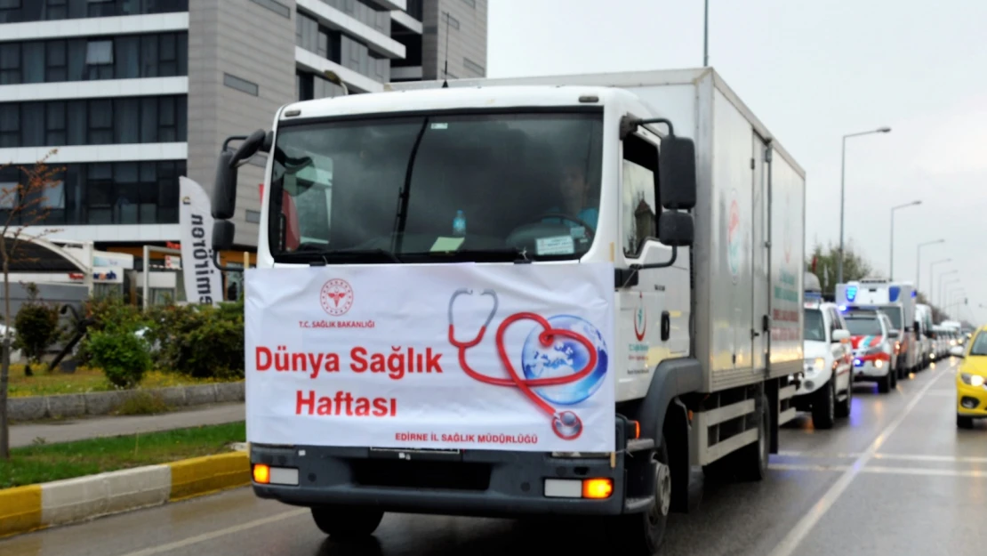 Sağlık korteji gaza bastı