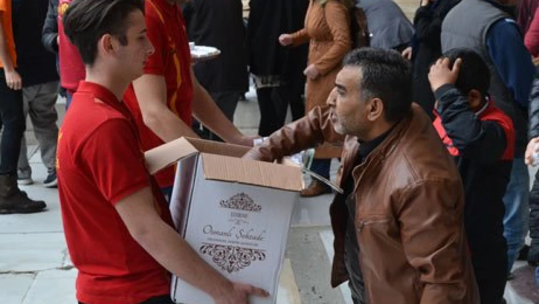 ultrAslan şehitleri andı