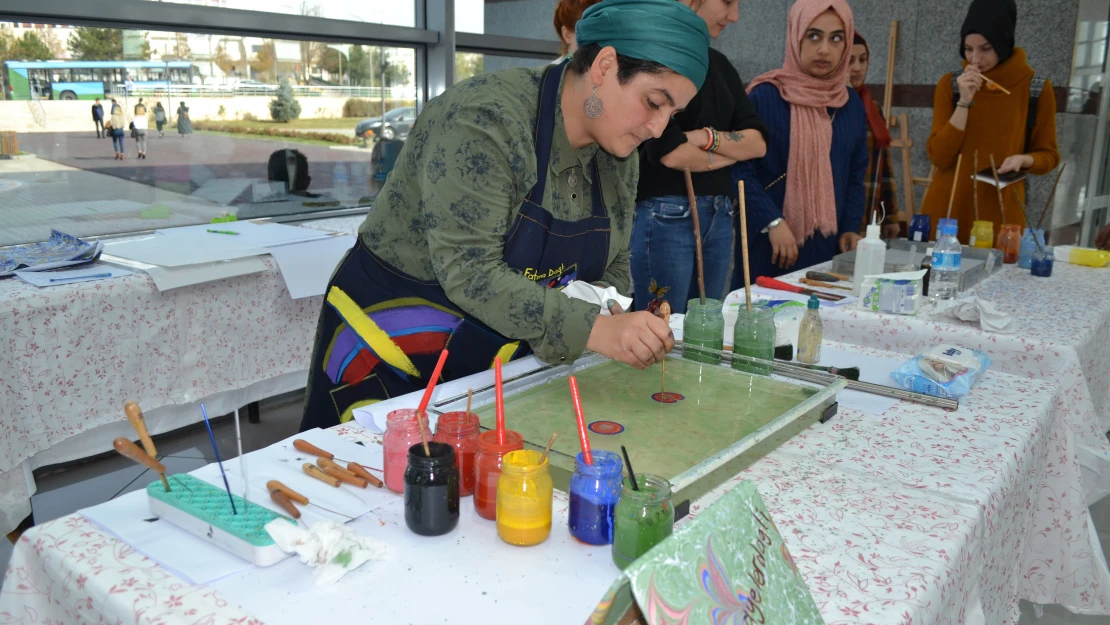 Osmanlı'ya ebru benzetmesi