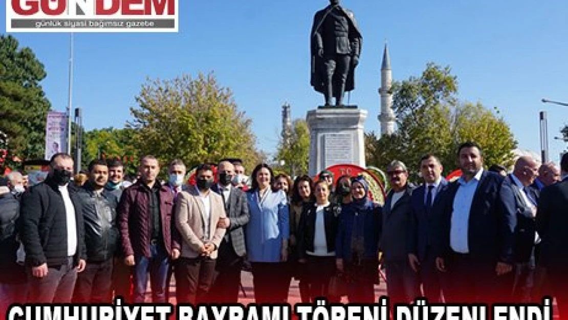 Cumhuriyet Bayramı, çelenk sunma töreni yapıldı