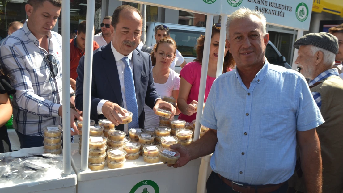 Önce dağıttı, sonra yedi