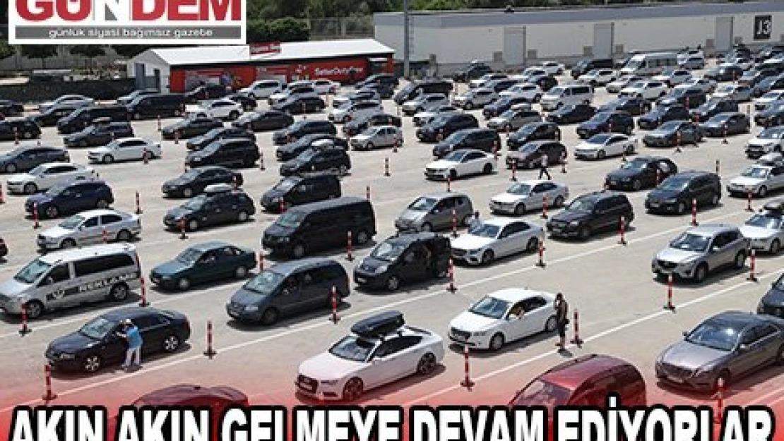 Akın akın gelmeye devam ediyorlar