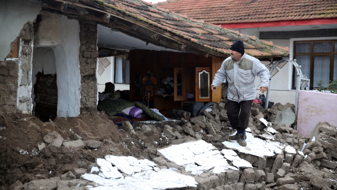 Selden duvarlar yıkıldı