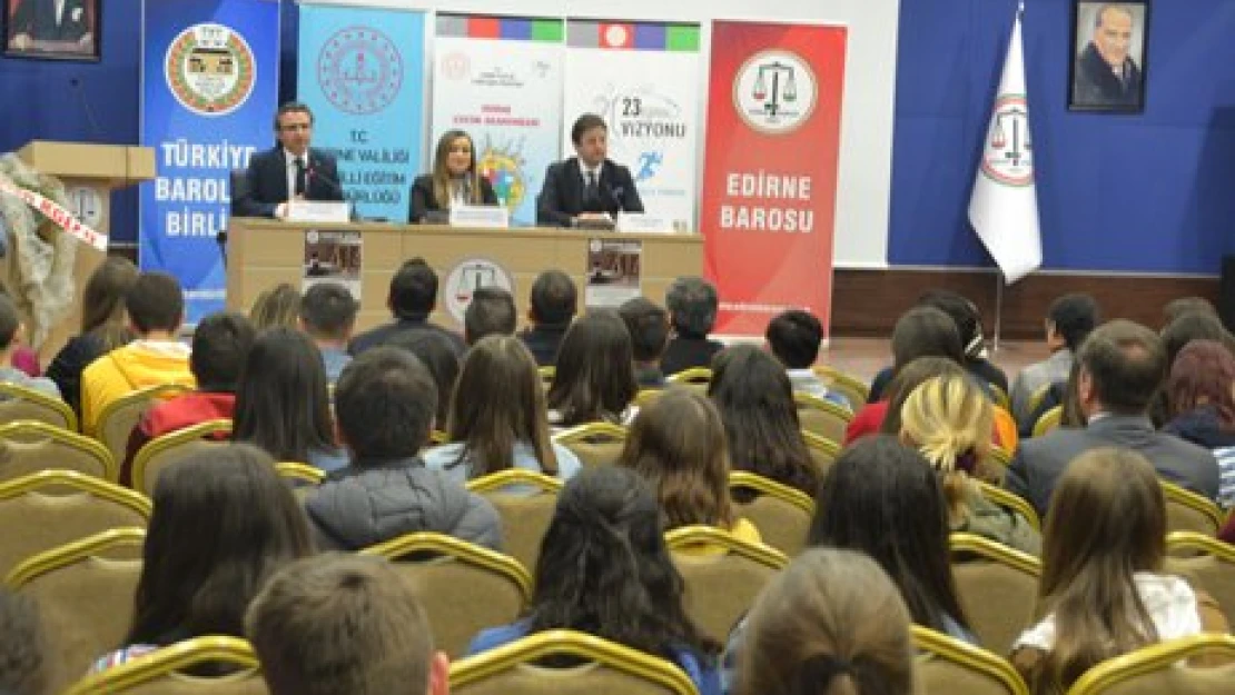 Hukukçulardan liselilere meslek dersi