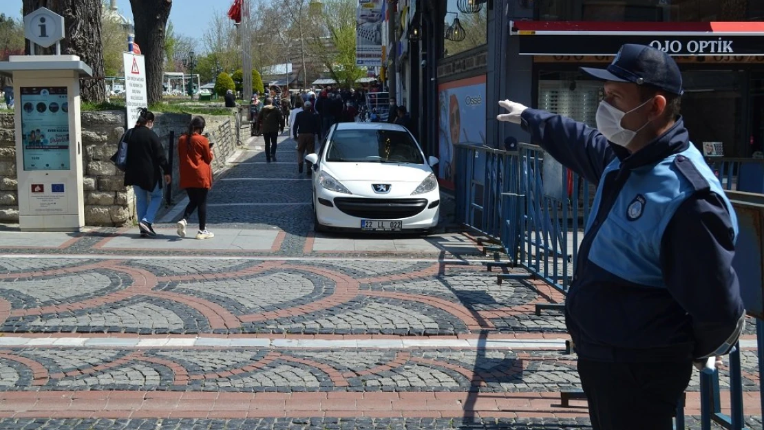 Yoğunluk Saraçlar'ı kapattırdı