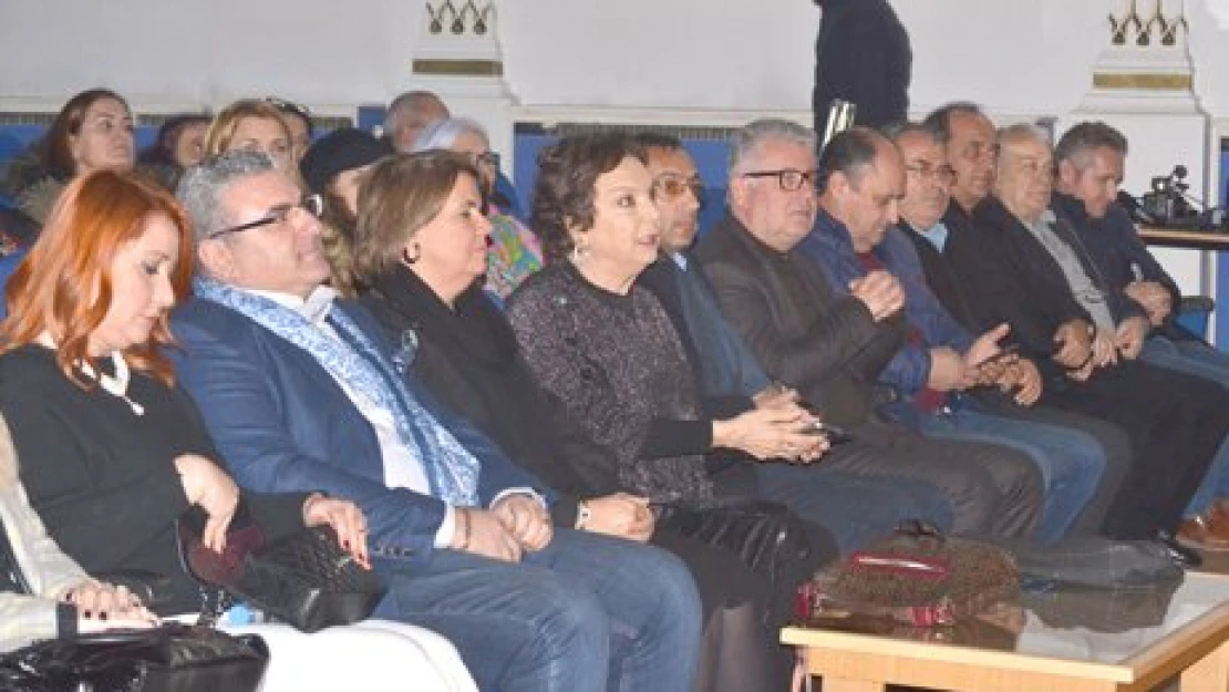 Ünlü oyuncu hayranlarıyla buluştu