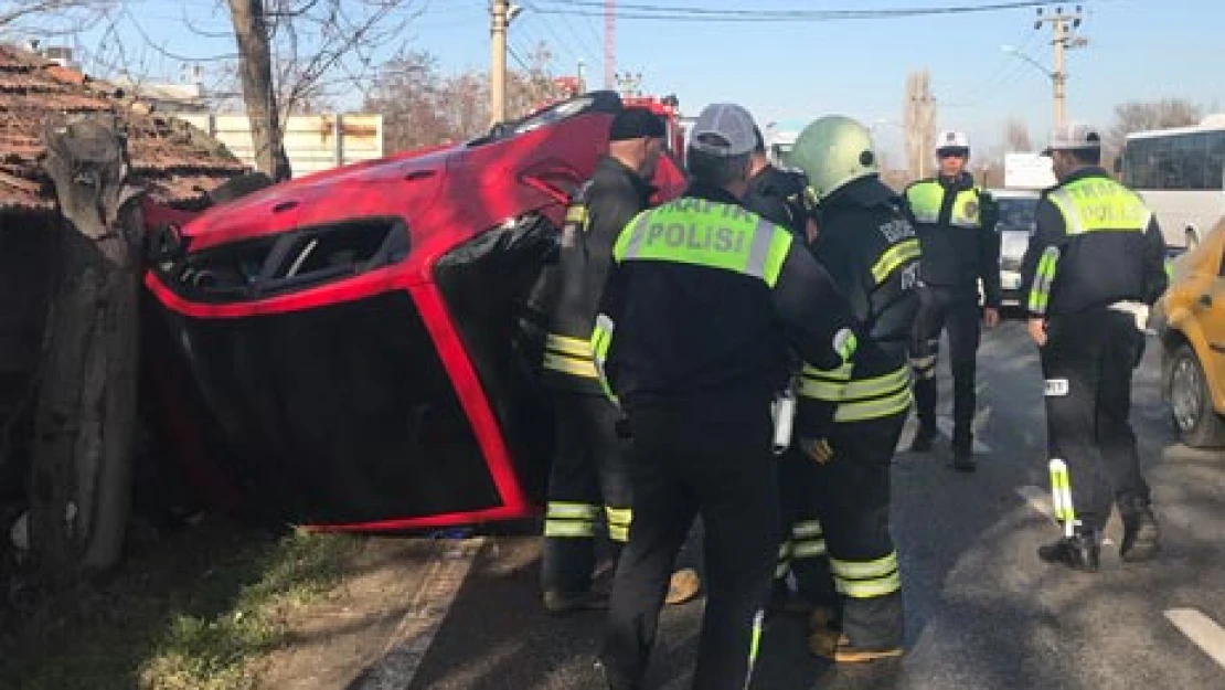 Yan dönen araçtan sağ çıktı