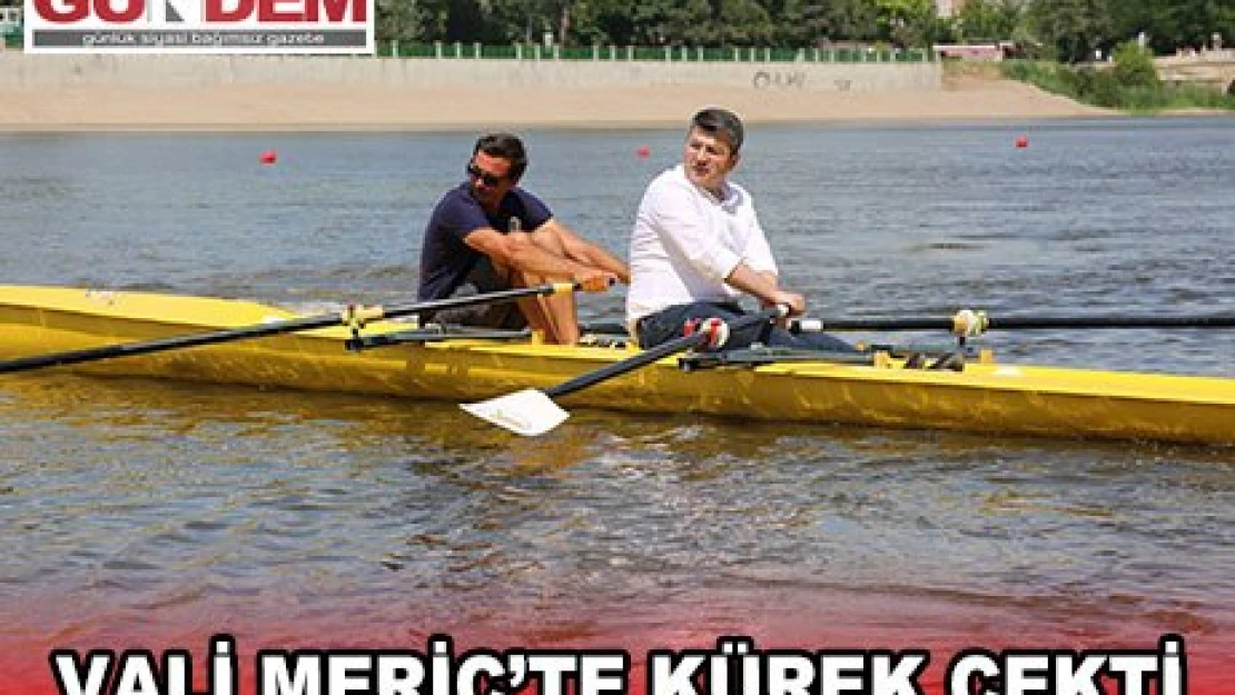 Vali Meriç'te kürek çekti