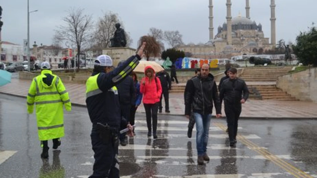 Trafikte yayaya öncelik dönemi