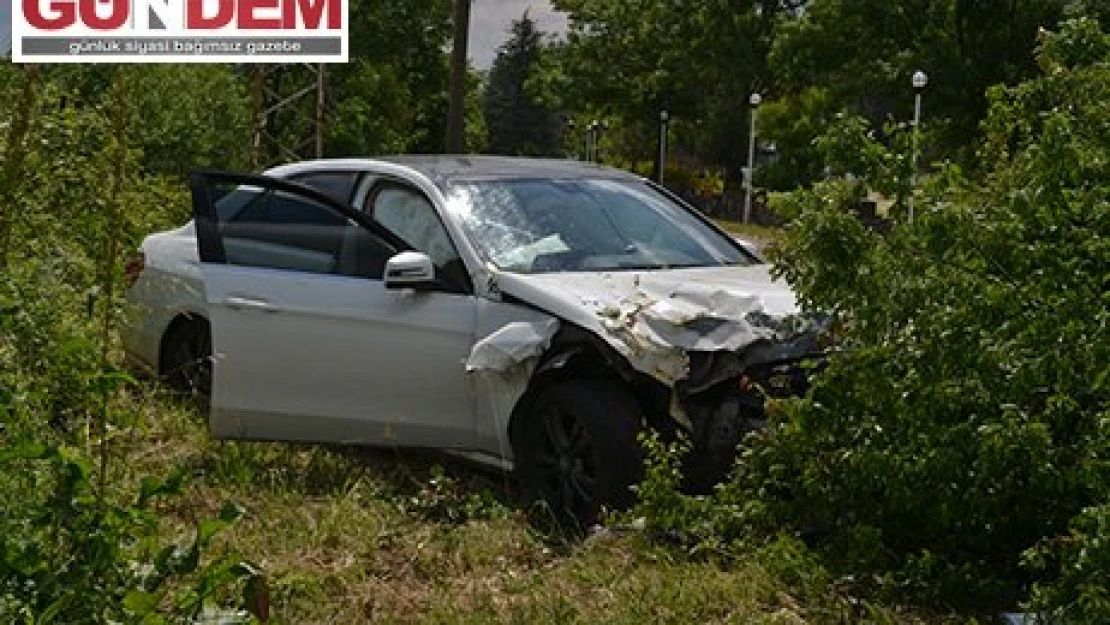 Keşan'da devrilen otomobildeki 2 kişi yaralandı