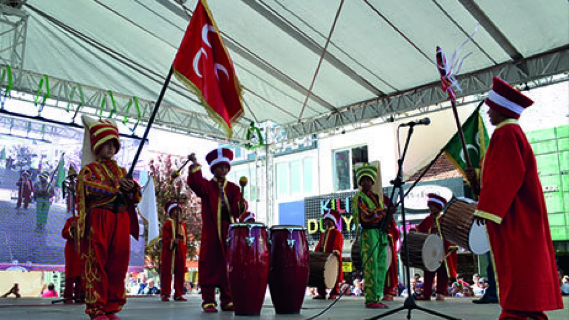 23 Nisan'da sahne çocuklarındı