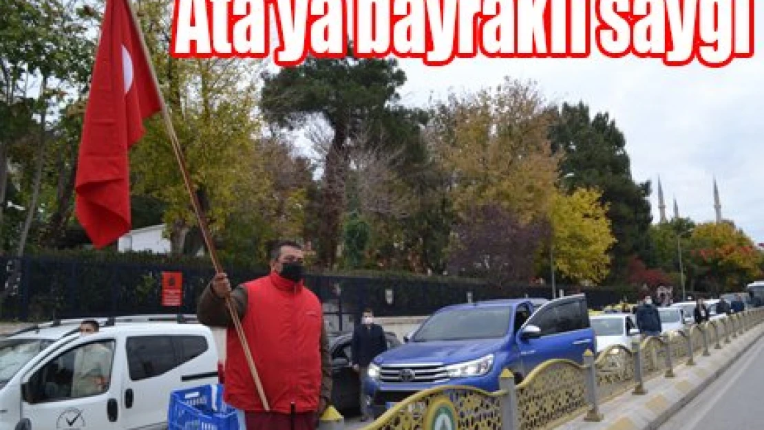 Ata'ya bayraklı saygı