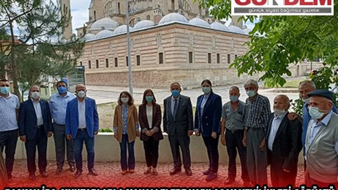 BAŞKAN İBA, MUHTARLARLA MAHALLELERE YAPILACAK YENİLİKLERİ GÖRÜŞTÜ