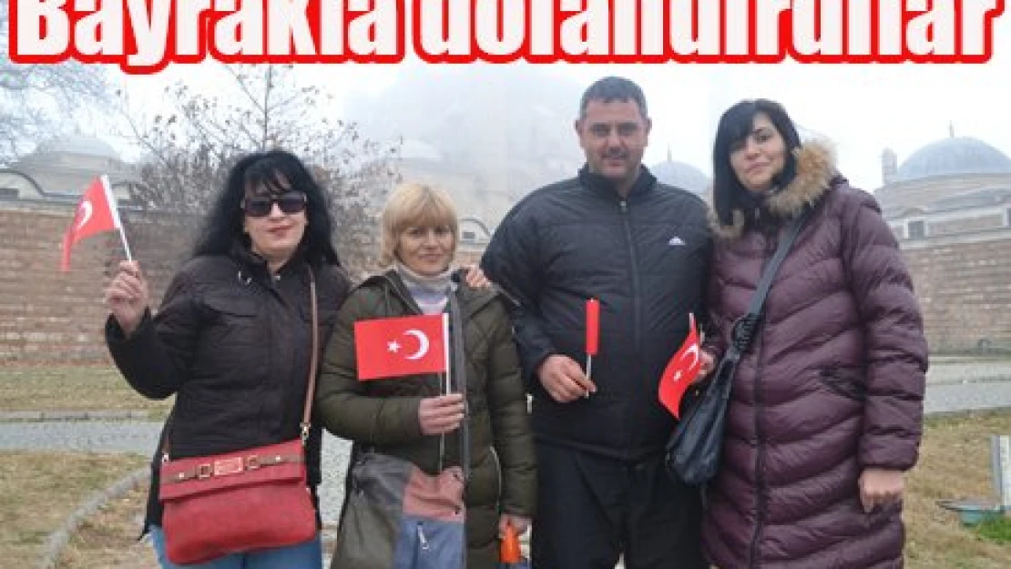 Bayrakla dolandırdılar