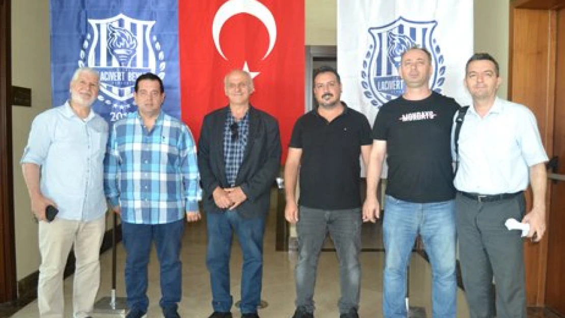 Tribünde tarihi birlik