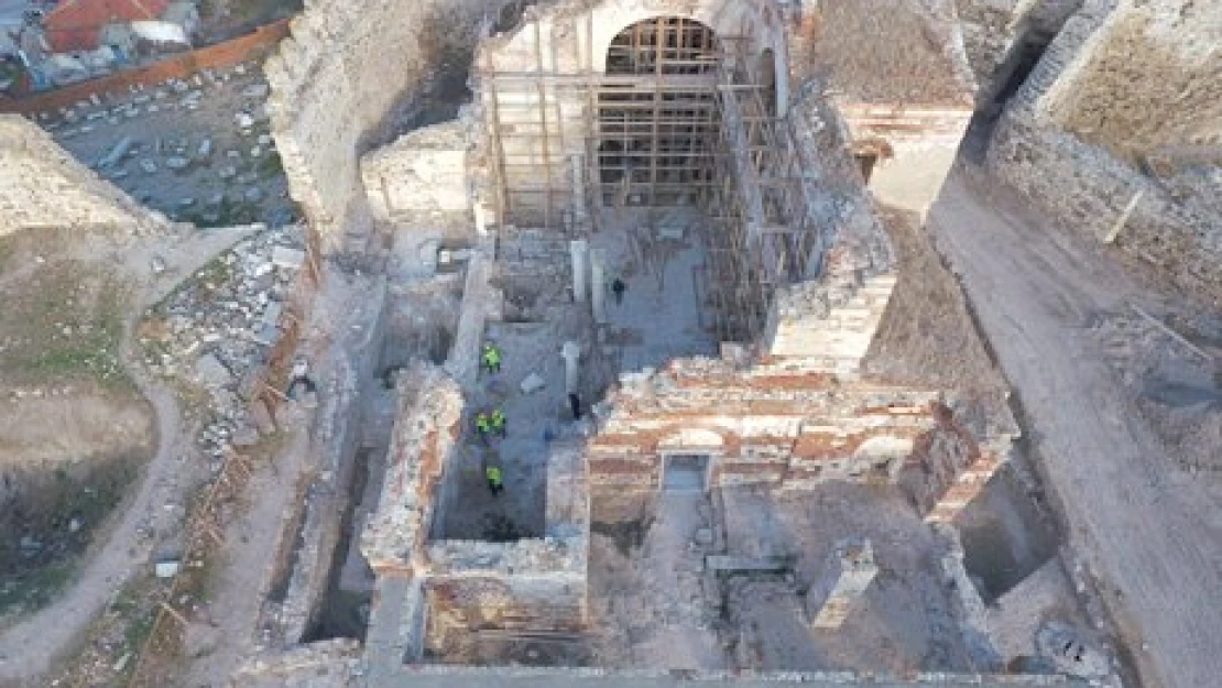 Fatih Camii'nde son rötuşlar