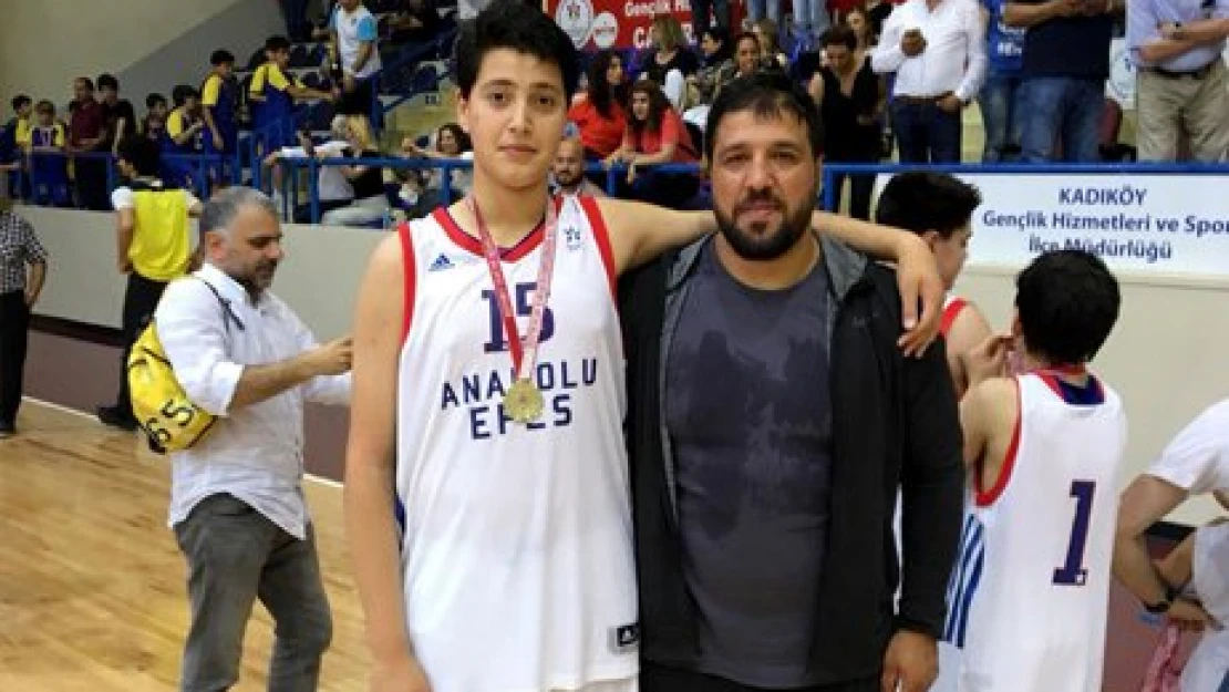 Güreşçi babanın basketçi oğlu