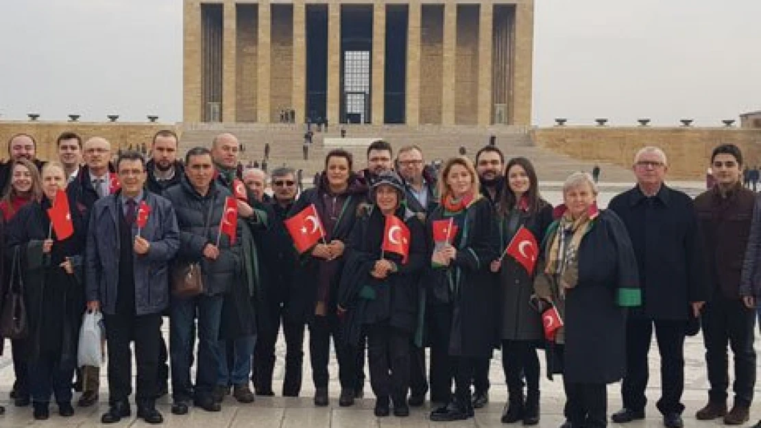 Baro avukatları Anıtkabir'de