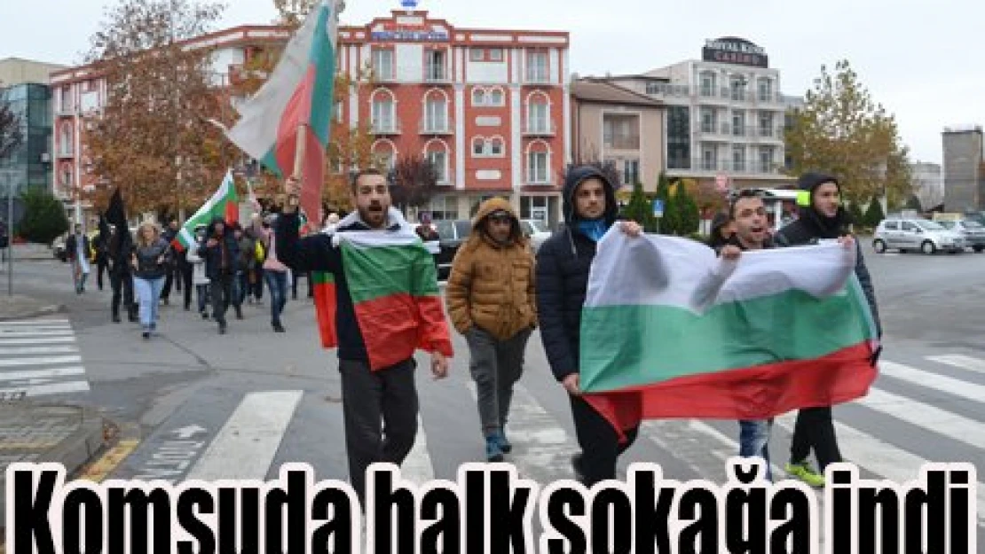 Komşuda halk sokağa indi