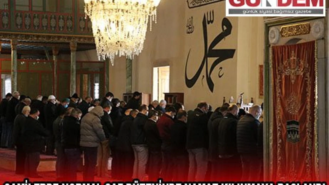 Camilerde normal saf düzeninde namaz kılınmaya başlandı