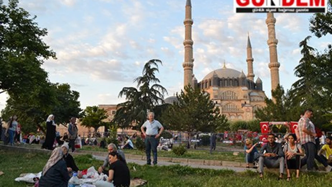Kadir Gecesi'ni Selimiye doldu, taştı