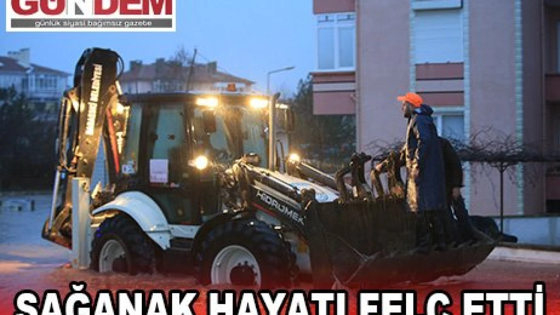 Sağanak zor anlar yaşattı