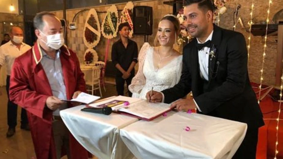 Belediyeden anlamlı nikah hediyesi