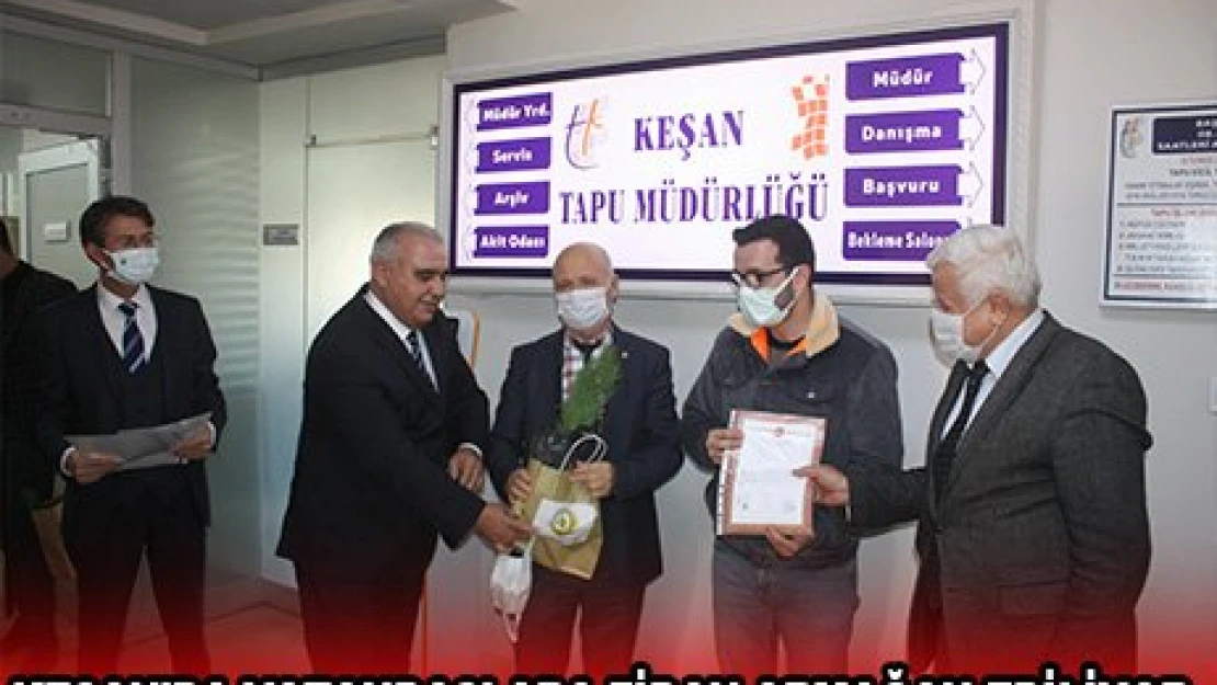 Keşan'da tapu işlemi yaptıran vatandaşlara fidan armağan ediliyor