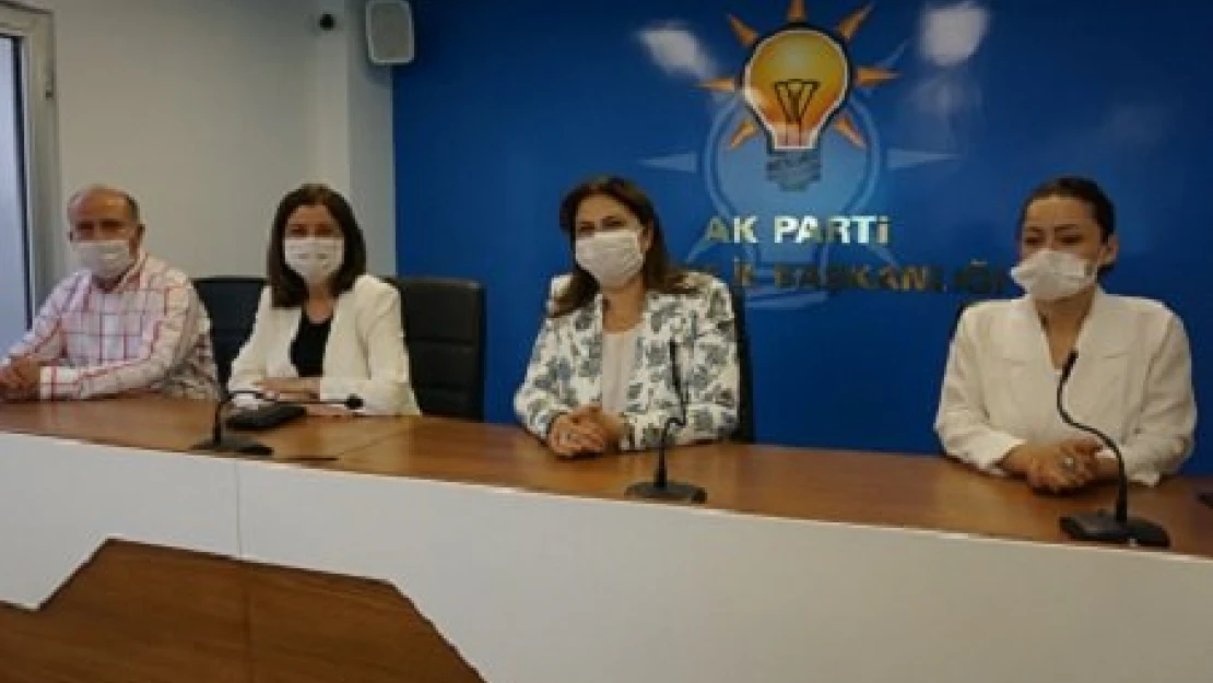 AK Parti'de tedbirli bayramlaşma