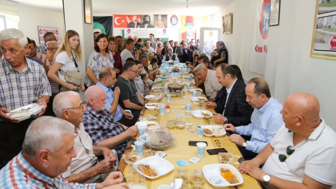 Cem Evi'nde aşure etkinliği
