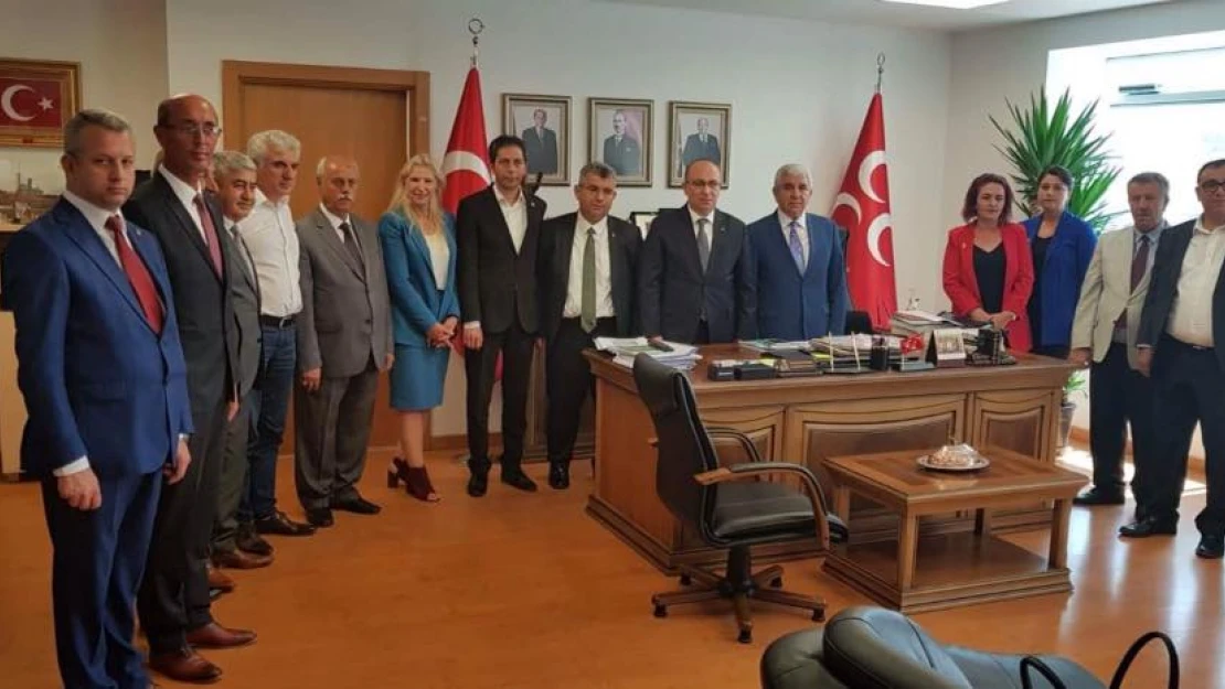 Dimdik ayaktayız