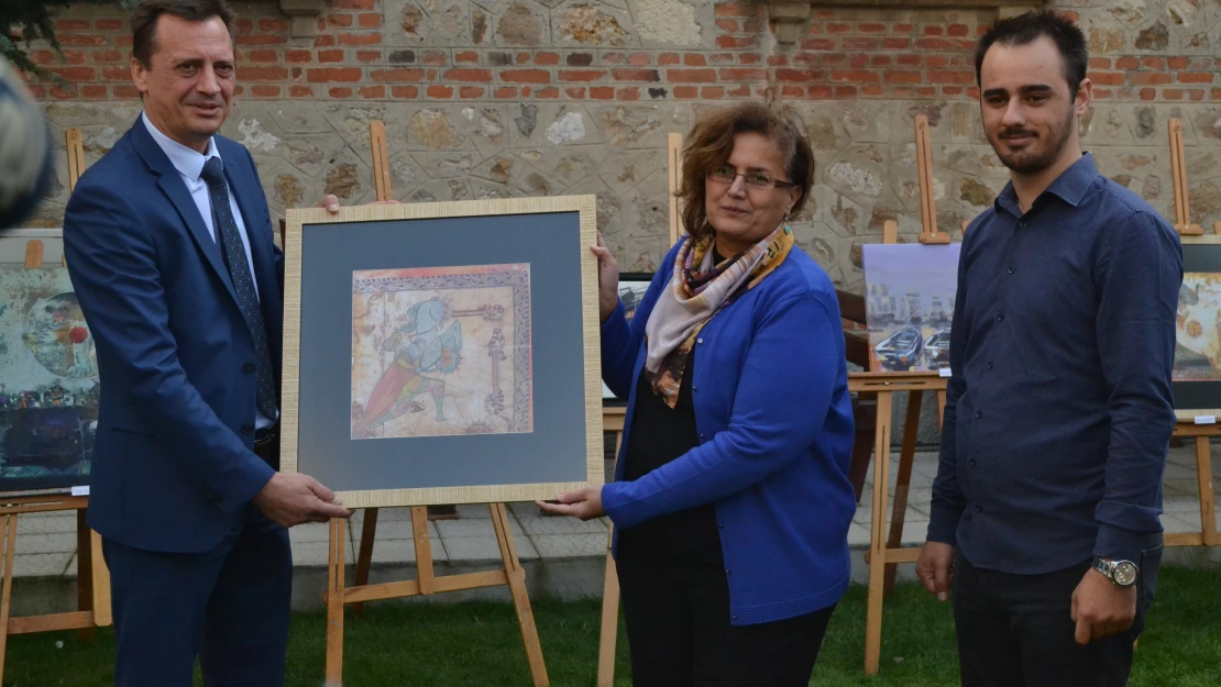 Dostluğa '˜sanat' adımı