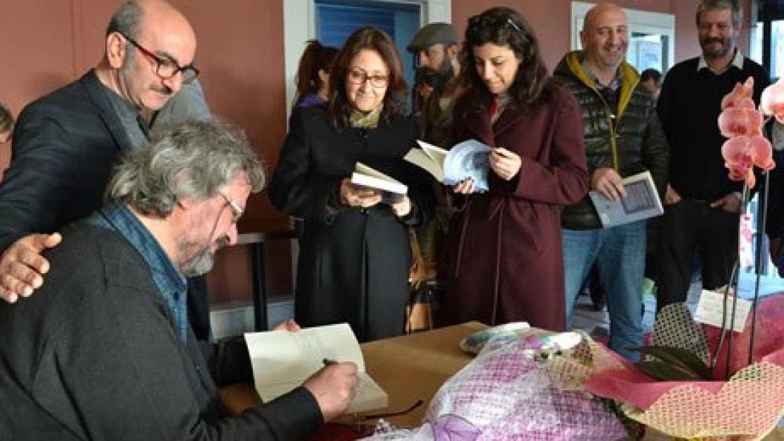 Çizgilerle Nazım Hikmet