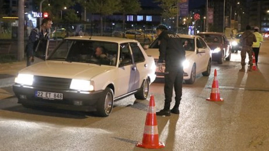 Çay paketinden tabanca çıktı