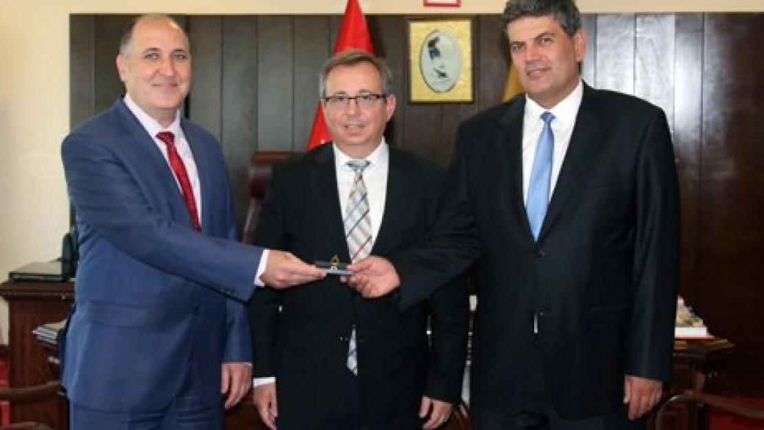 TÜ'de nöbet değişimi