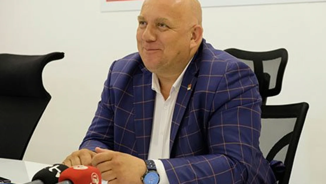 Pekcanlı'dan eleştiri yasağı