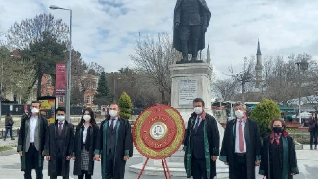 'Adalet avukatsız düşünülemez'