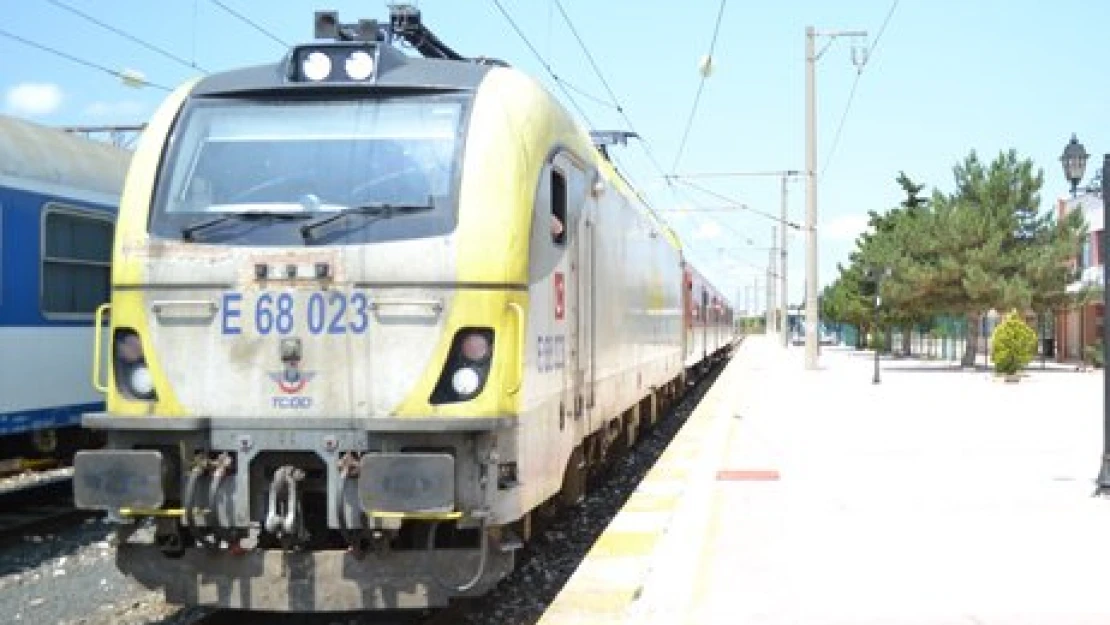 O tren durdu