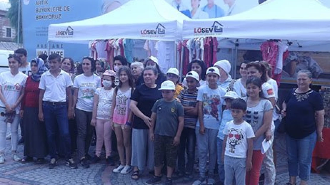 LÖSEV sevgi TIR'ı Edirne'de