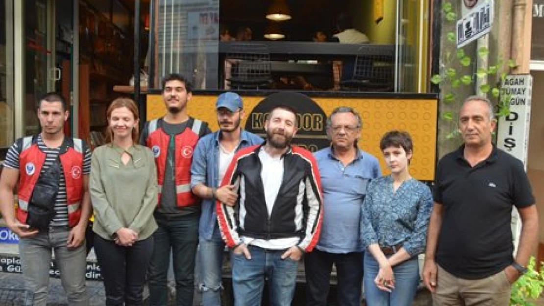    Her şey sokak hayvanları için