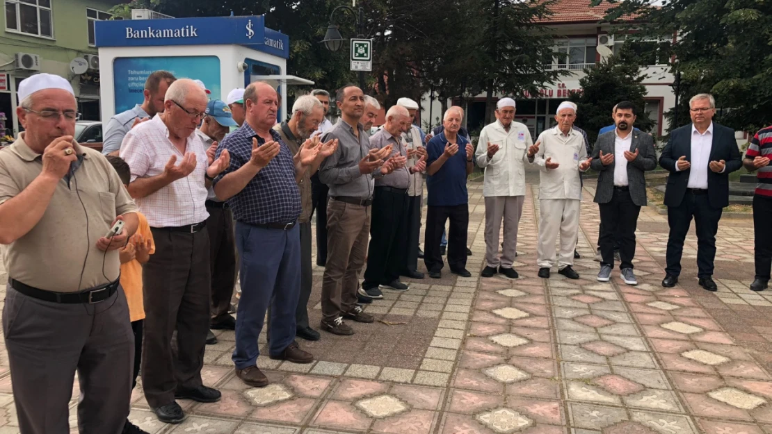 Hacı adayları dualarla uğurlandı