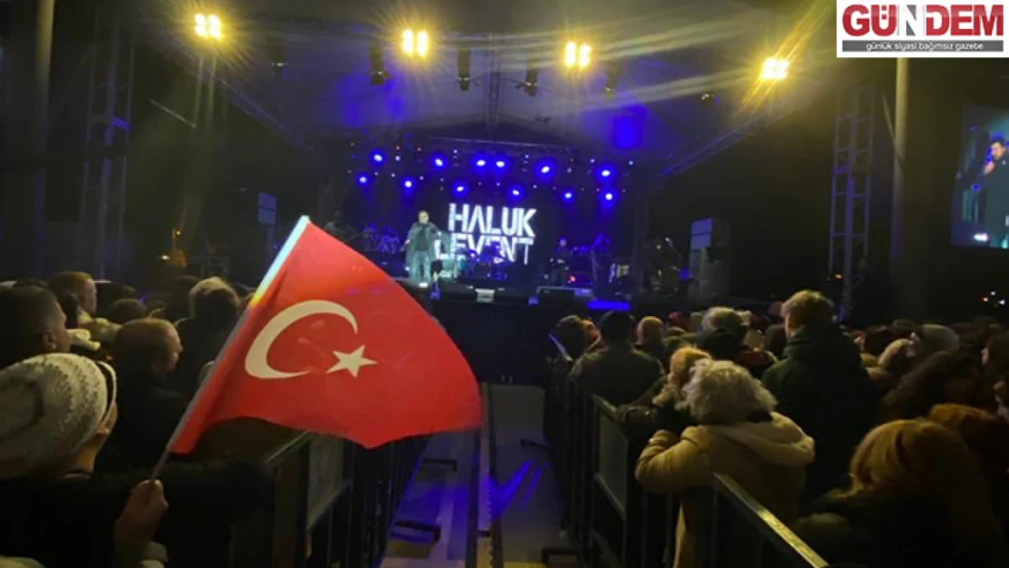 Haluk Levent 'Hayatının En İlginç Konserini' İpsala'da Verdi