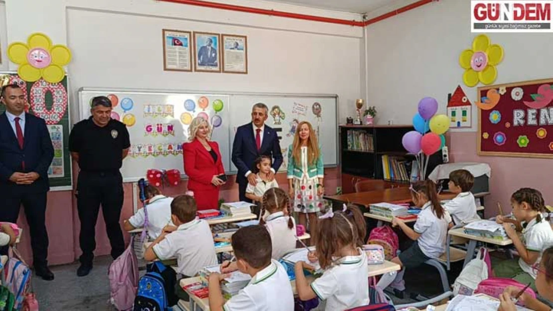 Her öğrenciye fidan hediyesiyle yeni dönem başladı