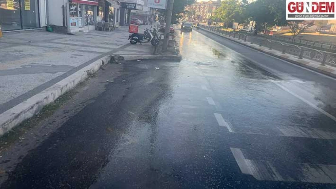 İçme suyu hattındaki patlak trafiği aksattı