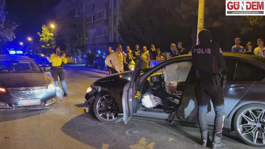 İki otomobilin çarpıştığı kazada 3 kişi yaralandı