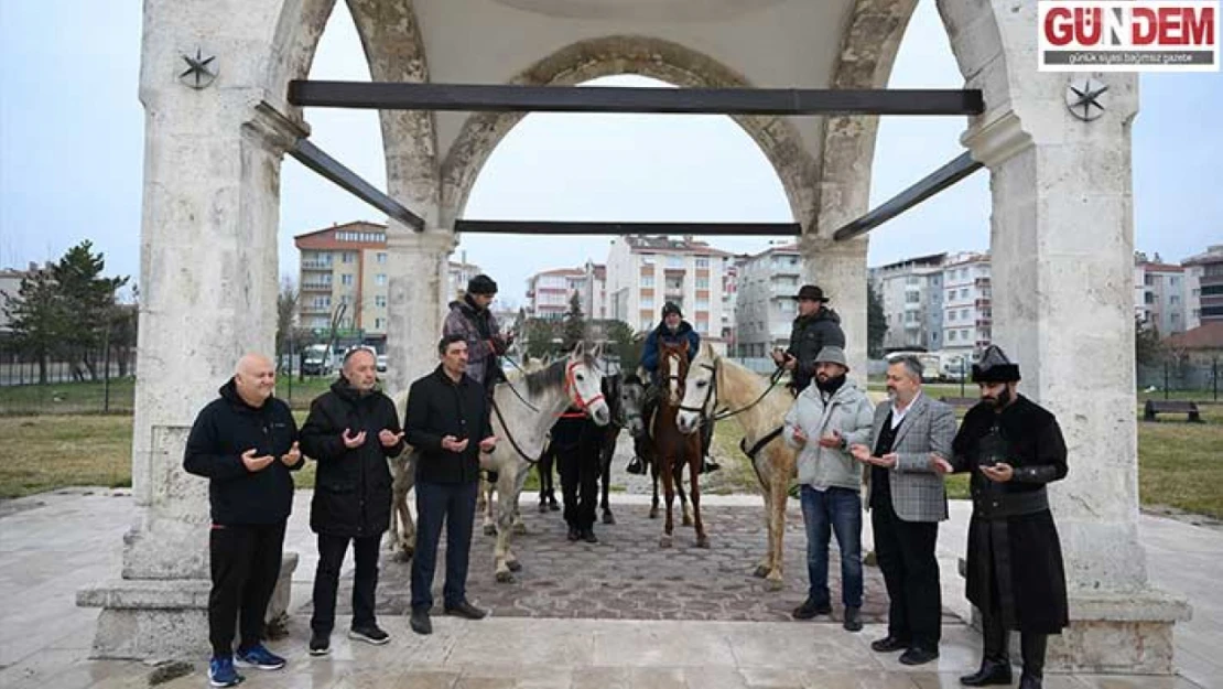 İspanya'dan at sırtında kutsal topraklara giden 3 hacı adayı Edirne'den dualarla uğurlandı