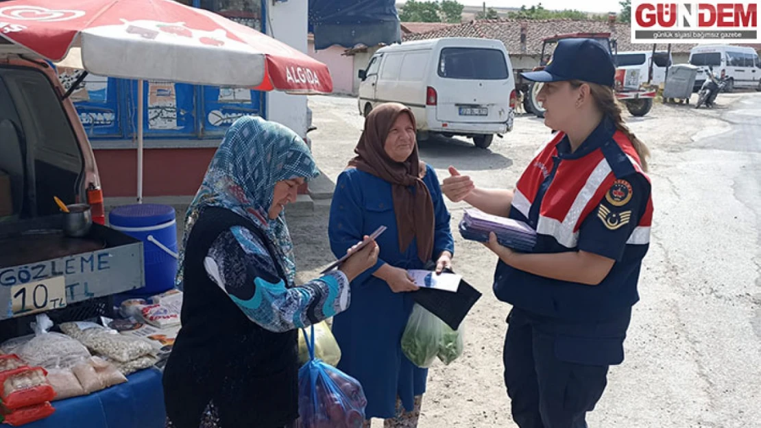 Jandarma ekipleri, köylerde yaşayan kadınlarla bir araya geldi