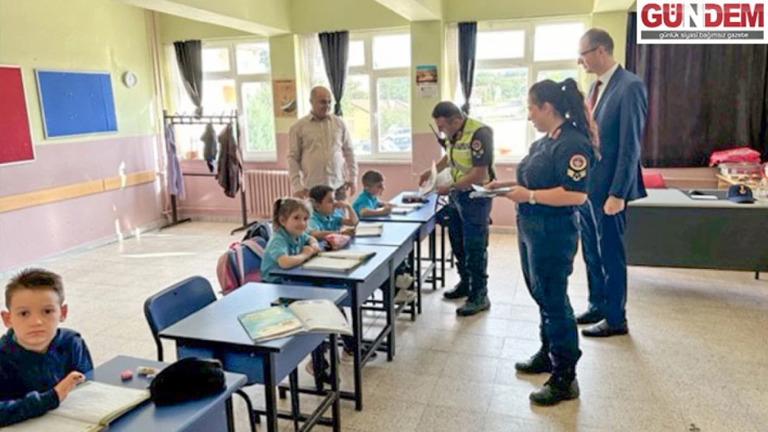 Jandarma ekipleri öğrencilere bilgilendirmelerde bulundu