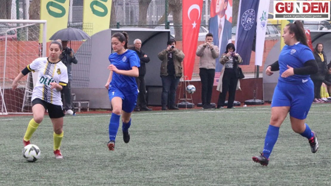 Kadınlar Sınırları Aşıyor Futbol Turnuvası başladı